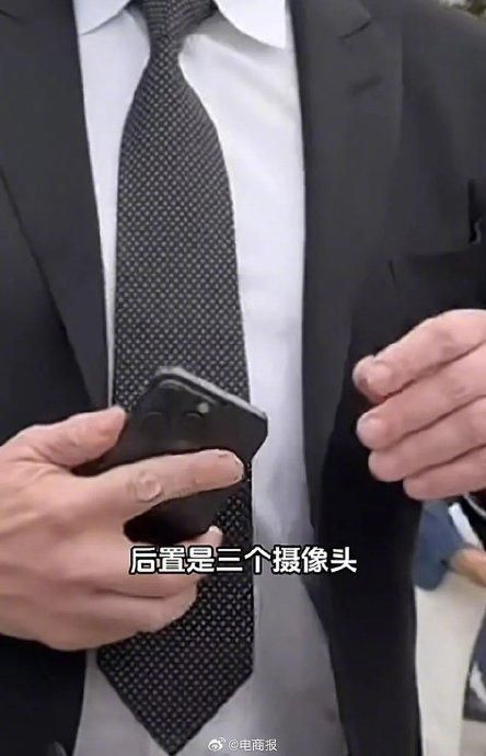 中 네티즌, 아이폰 쓰는 머스크에게 “왜 화웨이 안