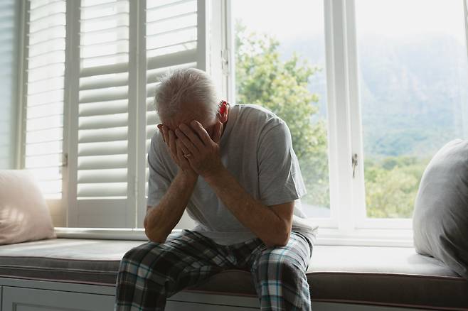 사람은 성인된 직후와 노년기에 외로움을 가장 많이 느낀다는 연구 결과가 나왔다./사진=클립아트코리아