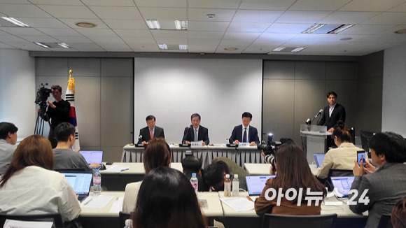 윤영빈 우주청 초대청장은 기자회견에서 민간으로 기술이전’ ‘우주산업 이끌 기업 육성’ ‘글로벌기업’ 등 기업이란 키워드를 매우 자주 언급했다. [사진=정종오 기자]