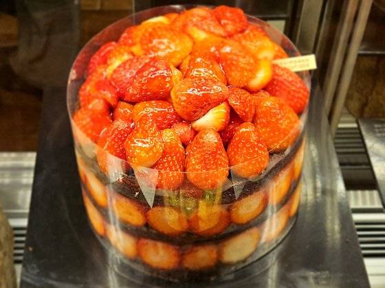 지난해 크리스마스 직전 일대 소동을 일으켰던 딸기시루케이크. 손민호 기자