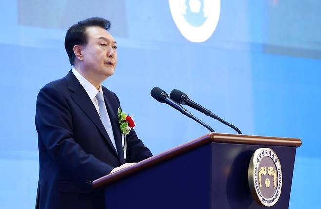 윤석열 대통령이 3일 서울 중구 장충체육관에서 열린 제52회 어버이날 기념식에서 축사하고 있다. [사진 = 대통령실통신사진기자단]