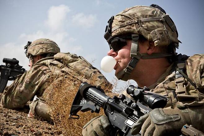 미 육군 병사들이 전방을 주시하고 있다. 세계일보 자료사진