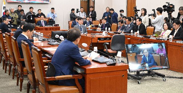 지난해 11월 29일 국회에서 제12차 법제사법위원회 전체회의가 열리고 있다. 오승현 기자
