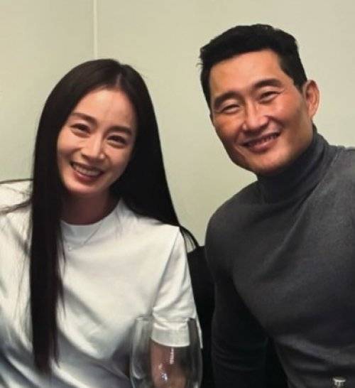 배우 김태희가 할리우드에서 활동하는 한국계 배우 대니얼 대 킴(왼쪽부터)이 주연하고 제작한 미국드라마 ‘버터플라이’에 출연, 한국에서 일부 촬영을 이어가고 있다. 사진제공｜대니얼 대 킴 SNS
