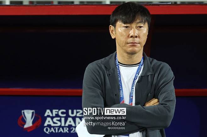 ▲ 신태용 감독이 이끄는 인도네시아 23세 이하(U-23) 대표팀은 3일(한국시간) 카타르 도하의 압둘라 빈 칼리파 스타디움에서 열린 아시아축구연맹(AFC) 2024 U-23 아시안컵 3위 결정전에서 이라크에 1-2로 패했다. 이로써 인도네시아는 대회 3위까지 주어지는 2024 파리 올림픽 티켓 획득에 실패했다. 하지만 오는 9일 프랑스에서 아프리카 예선 4위를 차지한 기니와 티켓 한 장을 놓고 대륙 간 플레이오프를 펼칠 예정이다. ⓒ연합뉴스