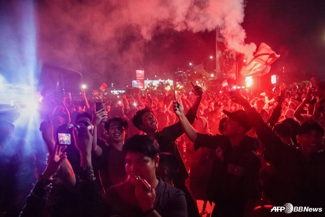 이라크전 승리를 기원하는 인도네시아 국민들. /AFPBBNews=뉴스1