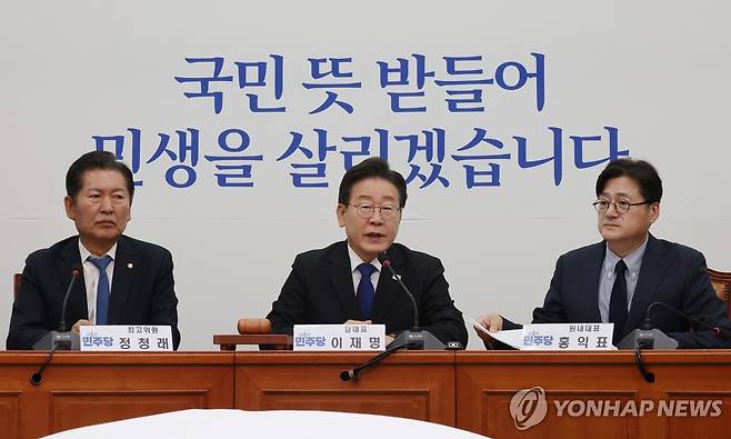 최고위원회의서 발언하는 이재명 대표 (서울=연합뉴스) 김주형 기자 = 더불어민주당 이재명 대표가 3일 오전 국회에서 열린 최고위원회의에서 발언하고 있다. 2024.5.3 kjhpress@yna.co.kr