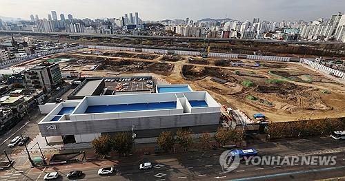 서울 성동구의 한 모델하우스와 일대 부지 [연합뉴스 자료사진]