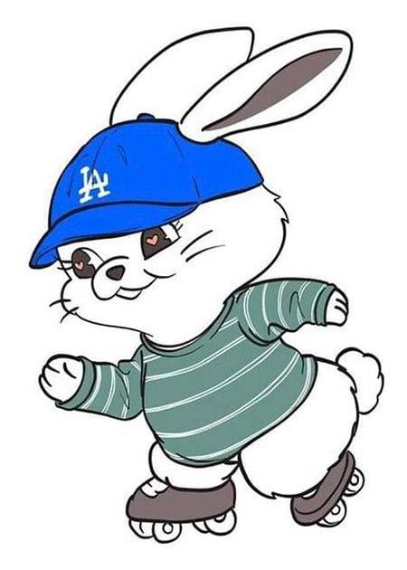 민희진 대표 기자회견 이후 등장한 인터넷 밈. 기존 뉴진스의 버니 캐릭터에 '민희진 룩'을 입혔다. /인터넷 커뮤니티