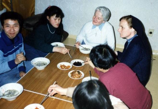제라딘 라이언 수녀가 1985년 설립한 장애인 직업 훈련 시설 '생명의 공동체'. 23평 남짓한 임대 아파트가 작업장이자 훈련장, 공부방이었다. /라이언 수녀 제공