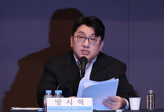 지난해 3월 서울 중구 한국프레스센터에서 열린 관훈포럼에서 기조연설을 하는 방시혁 하이브 의장. 김혜윤 기자 unique@hani.co.kr