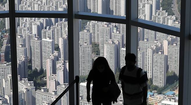 서울 송파구 롯데월드타워 서울스카이에서 바라본 잠실 아파트 단지 모습. 사진=뉴스1