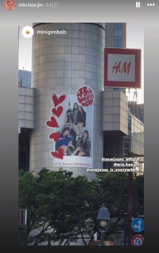 [서울=뉴시스] 민희진 대표는 4일 소셜미디어에 일본 도쿄의 한 쇼핑몰에 걸린 뉴진스 사진을 게재했다. (사진=민희진 인스타그램 캡처) 2024.05.04 photo@newsis.com *재판매 및 DB 금지