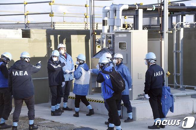 라파엘 그로시 국제원자력기구(IAEA) 사무총장이 13일 일본 후쿠시마 제1원자력발전소를 시찰하고 있다. 2024.3.13 ⓒ 로이터=뉴스1 ⓒ News1 강민경 기자