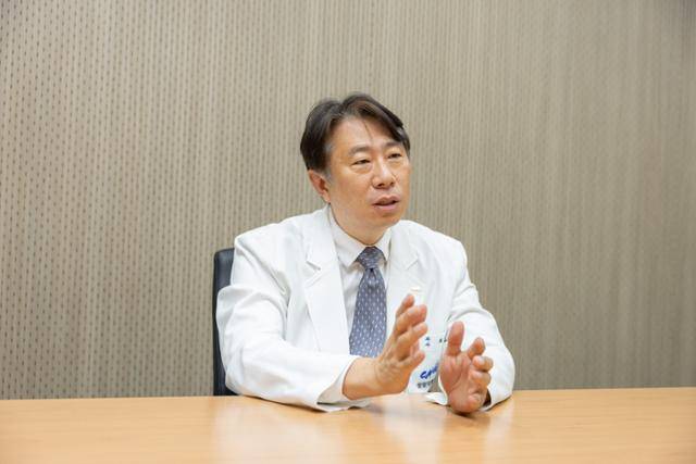 최유신 중앙대병원 간담도췌외과 교수는 "췌장암에 걸렸다고 하면 세상이 끝난 것처럼 포기하는 환자가 적지 않은데 적극적인 치료로 5년 생존율을 넘긴 환자도 적지 않게 보기에 절대로 치료를 포기하지 말아야 한다"고 힘주어 말했다. 중앙대병원 제공