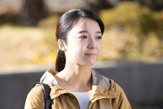 영화 '새벽의 모든'에서 주인공 후지사와(가미시라이시 모네, 사진), 야마조에(마쓰무라 호쿠토)는 각각 생리전증후군과 공황장애로 고통받는다. 후지사와는 생리기간만 다가오면 온화하던 성격이 시비조로 바뀐다. 사소한 일로 다툰 야마조에의 사연을 알게 되면서 그와 가까워지게 된다. 사진 전주국제영화제