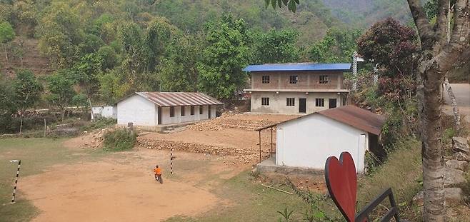 김병만은 지난해부터 네팔의 또 다른 낙후 지역에 두 번째 학교를 짓고 있다. 스카이터틀 제공