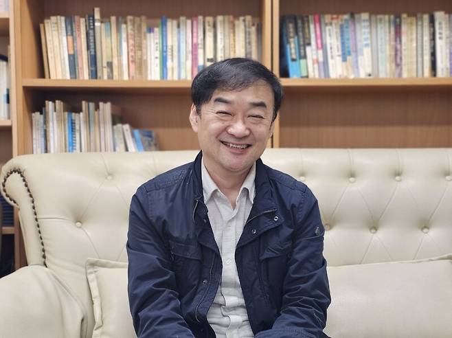 유지웅(52) 평화뉴스 대표. 김규현 기자