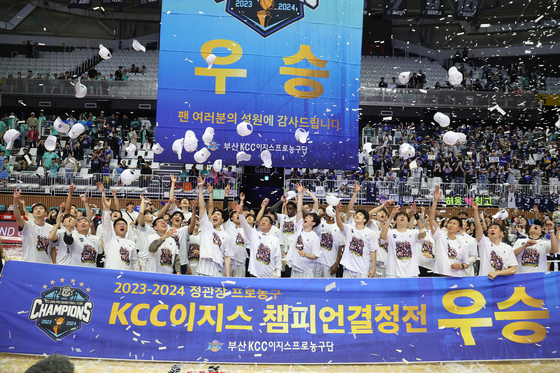 Busan KCC Egis players celebrate winning the 2023-24 KBL Championship after beating Suwon KT Sonicboom 88-70 in the fifth game of the best-of-seven series at Suwon KT Sonicboom Arena in Suwon, Gyeonggi on Sunday. [YONHAP]