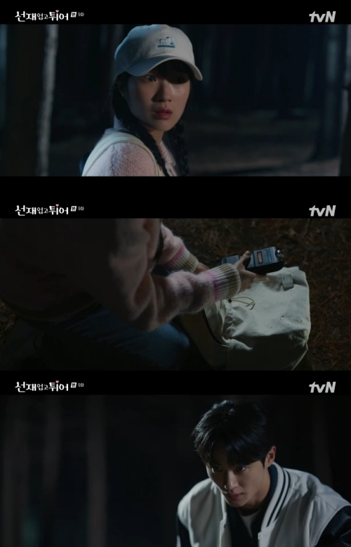 MT에서 빠져나온 임솔은 야밤에 홀로 숲을 걸었다. 사진=tvN ‘선재 업고 튀어’ 캡처
