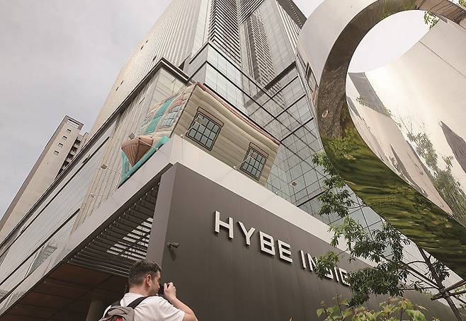 하이브와 민희진 대표 간 갈등 사이엔 여러 쟁점이 숨어있다.[사진=연합뉴스]