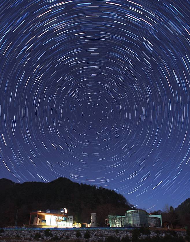 아시아 최초로 별빛이 밝은 밤하늘로 지정된 영양 국제밤하늘보호공원. 사진=영양군