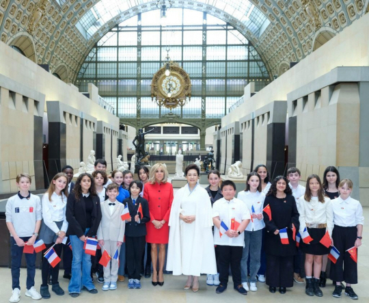 중국과 프랑스의 퍼스트레이디, 오르세 미술관 방문. 신화통신 연합뉴스