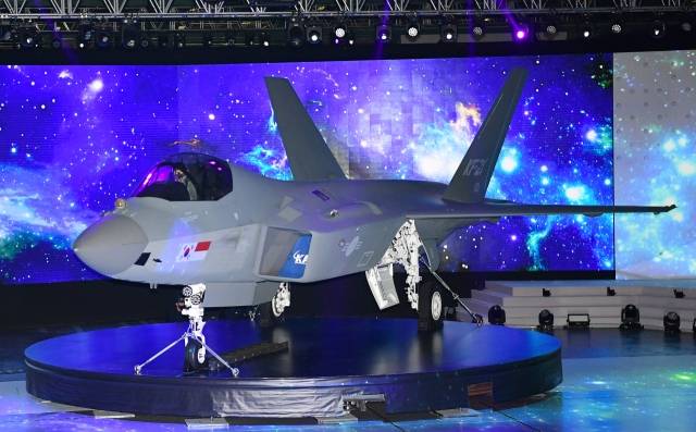 인도네시아가 최근 한국 정부에 한국형전투기 KF-21(인도네시아명 IF-X) 보라매 공동개발과 관련해 기존 합의한 1조6000억원의 분담금을 6000억원 수준으로 축소해 납부하겠다고 제안하면서 결국 한국의 부담이 늘어날 것으로 보인다. 자료사진. [연합]