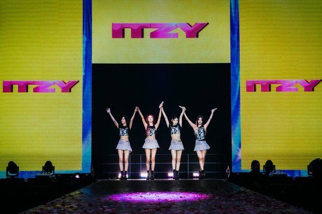 사진=JYP엔터테인먼트, Christoph Heidrich, Vincent van den Boogaard 제공