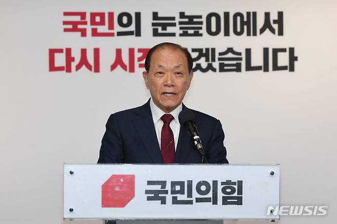 [서울=뉴시스] 권창회 기자 = 황우여 국민의힘 비상대책위원장이 지난 3일 오전 서울 여의도 국민의힘 당사에서 취임 입장발표를 하고 있다. 2024.05.03. kch0523@newsis.com