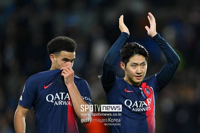 ▲ 프랑스 매체 ‘르 파리지앵’은 7일(한국시간) “파리 생제르맹(PSG)은 유럽축구연맹 챔피언스리그(UCL) 4강 2차전에서 파비앙 루이스 대신 이강인을 선발 출전시킬 것으로 보인다”라고 전망했다. 이강인은 앞선 1차전이었던 보루시아 도르트문트 원정 경기에서 출전하지 못했다. 당시 PSG는 0-1로 패했다.