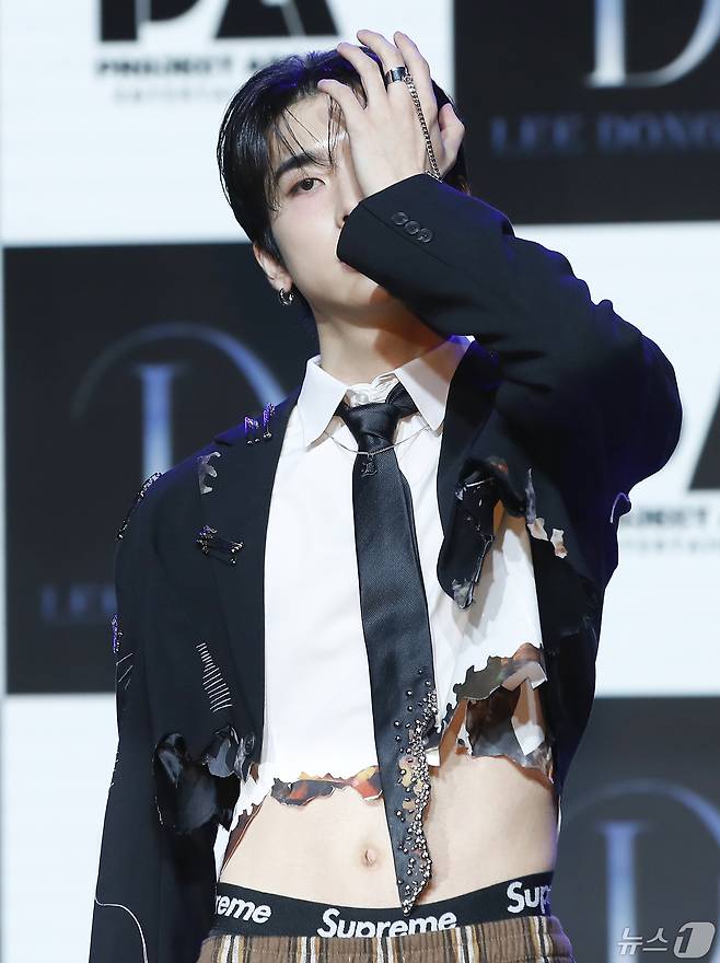 업텐션 출신 가수 이동열이 8일 서울 강남구 일지아트홀에서 가진 첫 번째 미니 앨범 '하울링(Howling)' 쇼케이스에서 포즈를 취하고 있다. 2024.5.8/뉴스1 ⓒ News1 권현진 기자