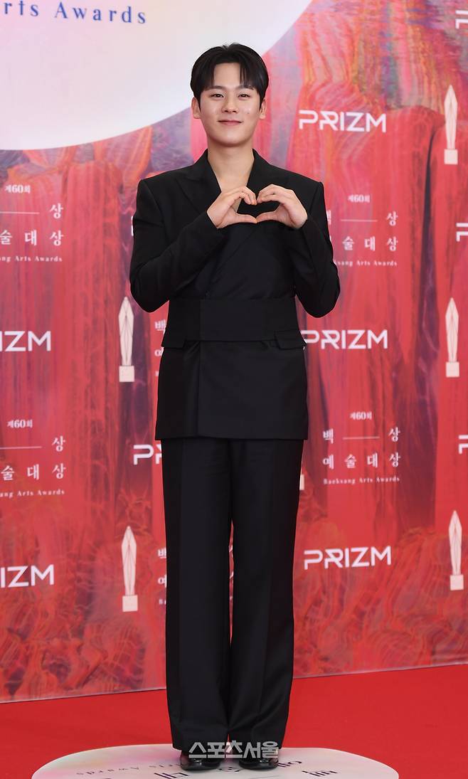 이정하가 7일 서울 강남 코엑스에서 열린 백상예술대상 레드카펫 행사에서 포즈를 취하고 있다.2024. 5. 7.최승섭기자 thunder@sportsseoul.com