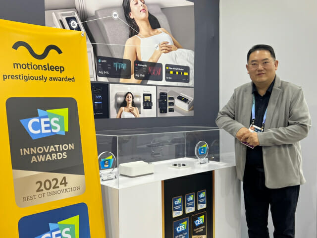 장승웅 텐마인즈 대표가 CES 2024 부스에서 제품을 소개하고 있다. (사진=신영빈 기자)