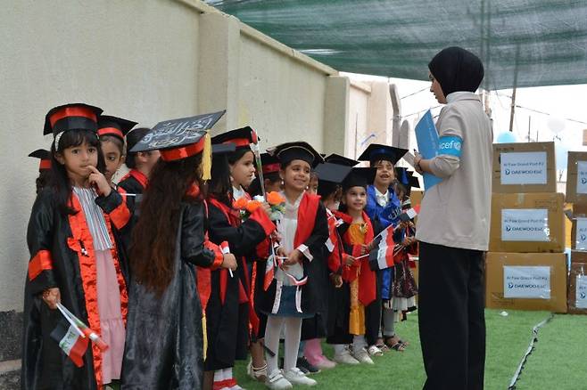 지난달 29일 이라크 바스라주 알포 지역에 위치한 영유아 교육센터(ECE) 센터에서 졸업식이 열리고 있다. 대우건설 제공