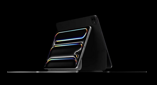 아이패드 프로의 매직 키보드. 기능 키가 행으로 들어가 있다.