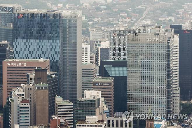 서울 남산에서 바라본 기업 빌딩들의 모습. [연합뉴스]