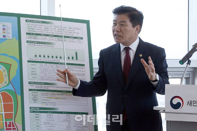 김경안 새만금개발청장이 새만금 국가산단에 대해 설명 중이다. (사진=새만금개발청)