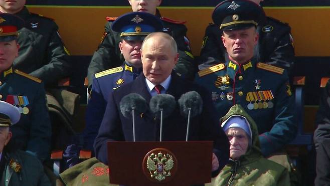 9일(현지시각) 블라디미르 푸틴 러시아 대통령이 79돌을 맞은 전승절 기념 행사에서 연설 중이다. 로이터 연합뉴스
