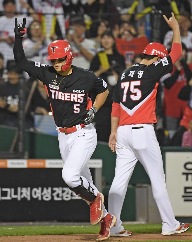 '야구천재' 김도영 KBO 월간 MVP 선정..KIA, 2년만에 '경사'
