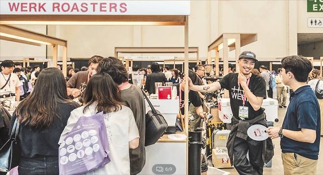 부산 벡스코에서 열린 ‘월드 오브 커피’에 참가한 베르그커피로스터스 부스 전경.  /조원진 제공