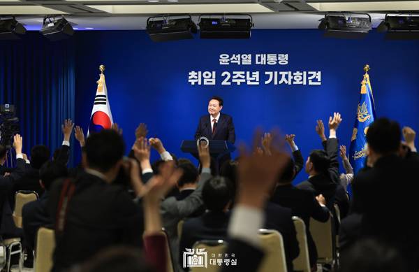 ▲ 윤석열 대통령이 5월9일 용산 대통령실에서 '윤석열정부 2년 국민보고 및 기자회견'을 가졌다. 사진=대통령실 홈페이지