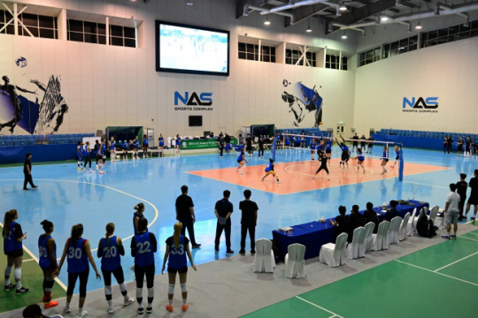 2024 한국배구연맹 여자부 외국인 선수 트라이아웃에 참가한 선수들이 8일 밤(한국시간) UAE 두바이의 NAS 스포츠 컴플렉스에서 연습 경기를 소화하고 있다. 한국배구연맹 제공