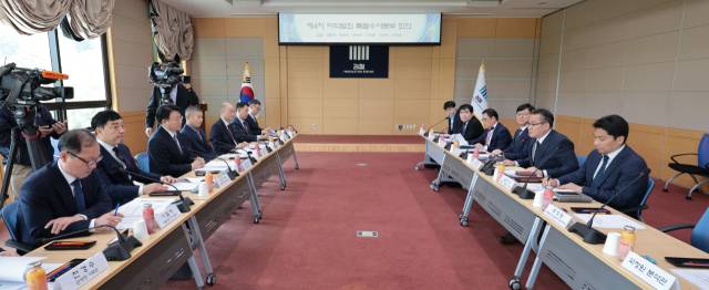 김갑식 경찰청 국가수사본부 형사국장(오른쪽 두번째)이 9일 서울 서초구 대검찰청 국가디지털포렌식센터(NDFC)에서 열린 제4차 마약범죄 특별수사본부 회의에서 인사말을 하고 있다. 연합뉴스