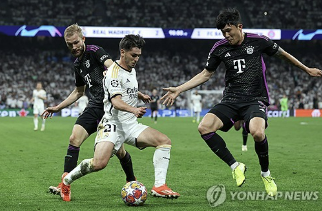 프리미어리그 레전드 미드필더로 박지성과 맨체스터 유나이티드에서 같이 뛰기도 했던 폴 스콜스가 9일 유럽축구연맹 챔피언스리그 준결승 2차전 바이에른 뮌헨-레알 마드리드 맞대결 직후 뮌헨 수비수 김민재를 비논리적으로 깎아내렸다. 그는 후반 31분 교체투입된 뒤 30분 가까이 뛰며 헤더로 크로스바까지 강타한 김민재를 두고 경기장에서 낯선 사람이었으며 1차전 재앙이었다는 코멘트를 남겼다. 2차전에서의 김민재 경기력보다는 직전 경기 패배의 원흉이었다는 이유로 김민재의 기용 이유 자체를 폄훼했다. 연합뉴스