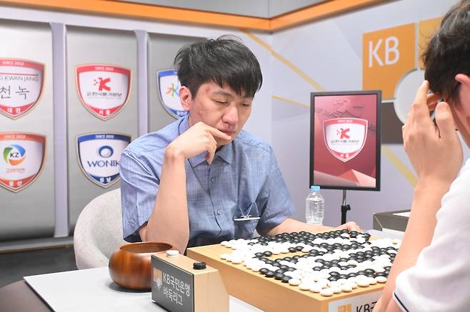 당이페이 9단이 원성진 9단에게 극적인 반집승을 거뒀다. [한국기원 제공. 재판매 및 DB 금지]