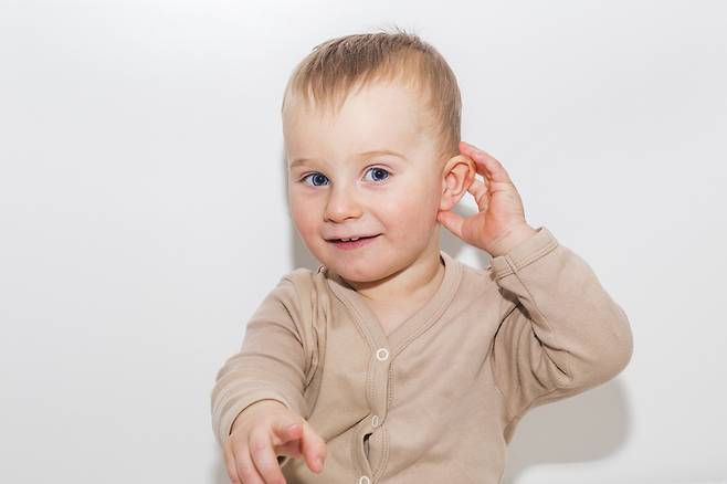 선천적 청각장애를 가진 아이가 미국의 생명공학 회사 리제네론(Regeneron)이 개발한 유전자 치료제 DB-OTO를 주사 받고 거의 완벽하게 들을 수 있게 됐다. (기사와 직접적 관련 없는 자료사진)[사진= 게티이미지뱅크]