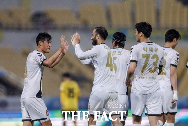 최근 5경기에서 2승 3무의 무패 행진을 펼치고 있는 경남 FC 선수들./K리그