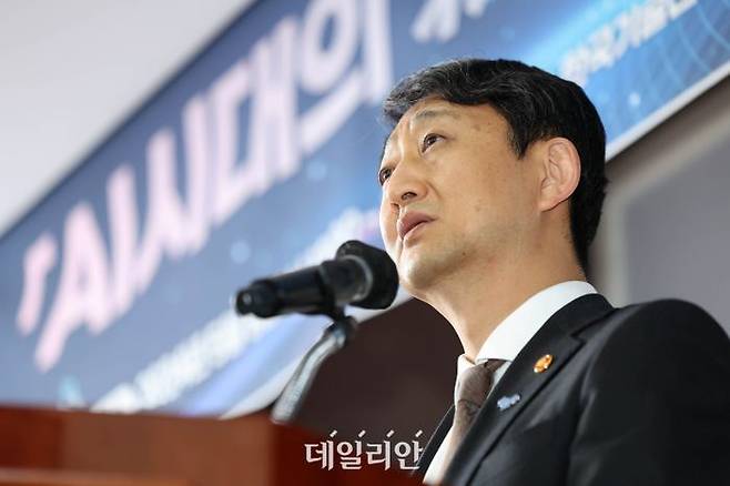 안덕근 산업통상자원부 장관이 8일 오전 서울 강남구 한국기술센터에서 열린 'AI시대의 신산업정책 위원회 출범식'에서 모두발언을 하고 있다.ⓒ뉴시스