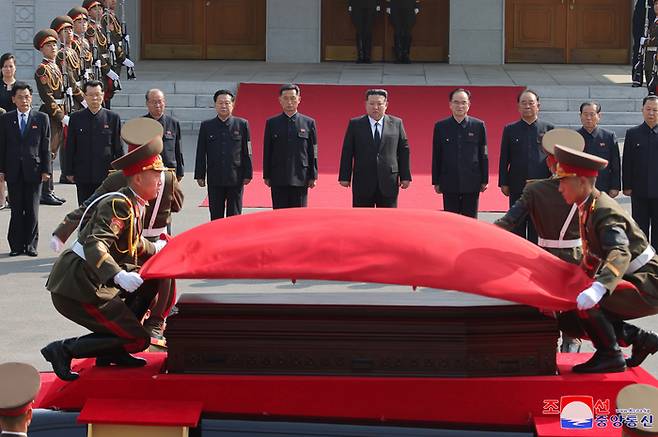 김기남 북한 전 노동당 비서의 장례식이 김정은 북한 국무위원장이 참석한 가운데 지난 9일 평양에서 국장으로 진행됐다고 조선중앙통신이 10일 보도했다. 조선중앙통신|연합뉴스